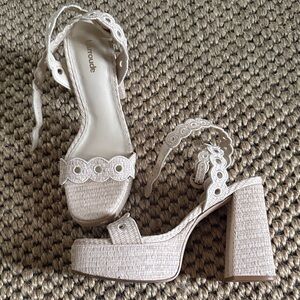 Women's larroude Cream Platform Sandals size 9, worn once, great condition